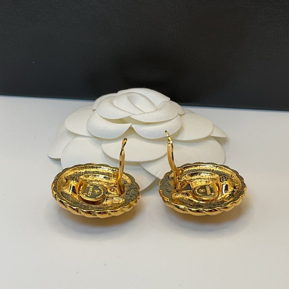 CHANEL Gold Spiral Earrings - Picture 4 of 10